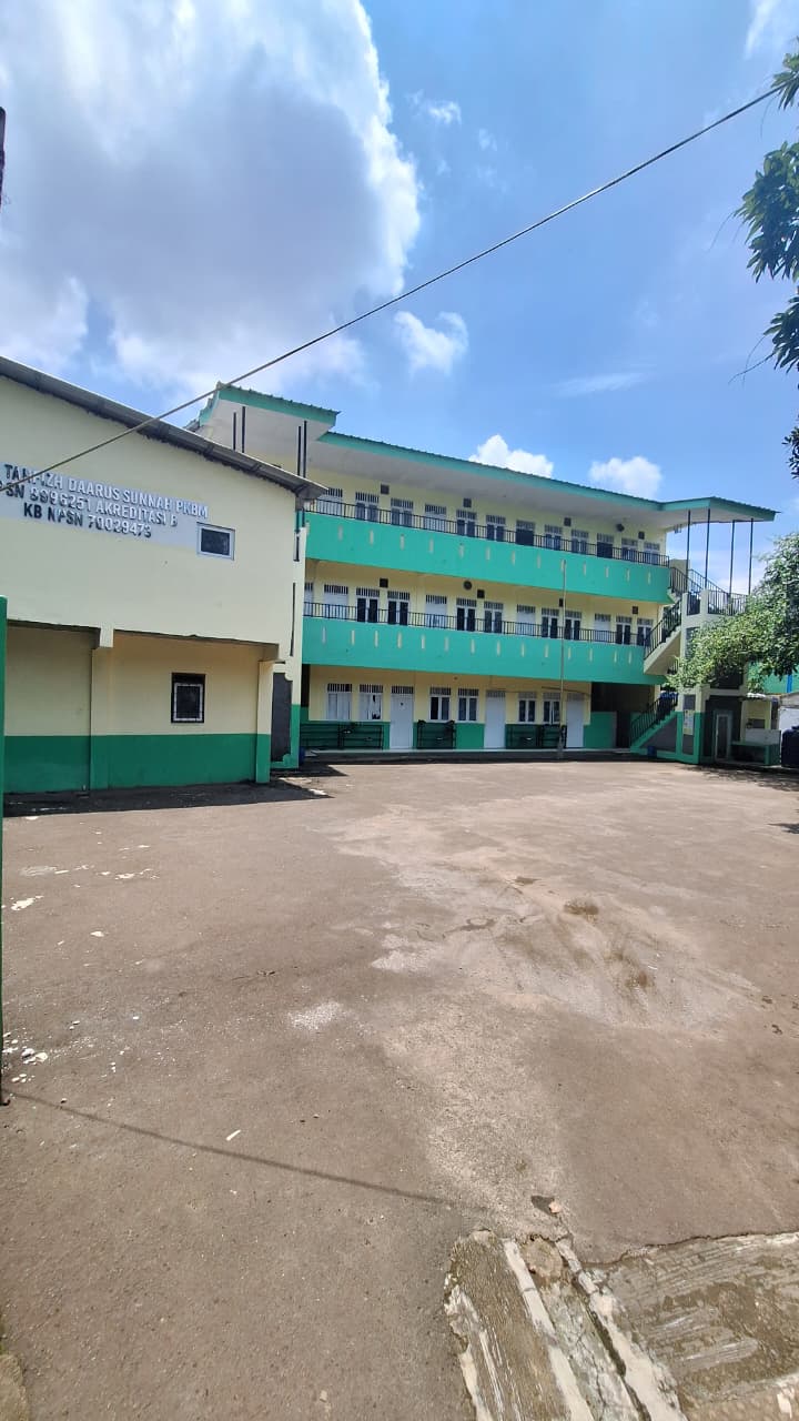 Bangunan Sekolah Tahfizh Daarus Sunnah Cibinong